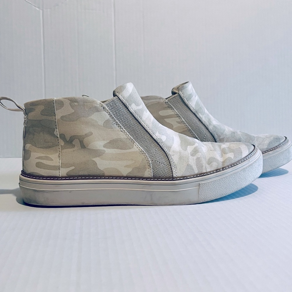 TOMS Women’s Shoes Bryce Camo Print size 9